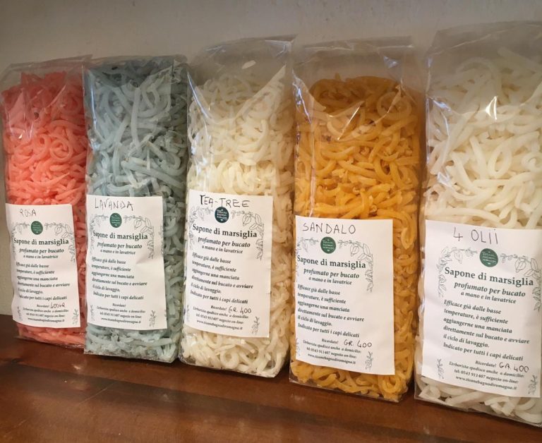 Saponi naturali per lavatrice in riccioli